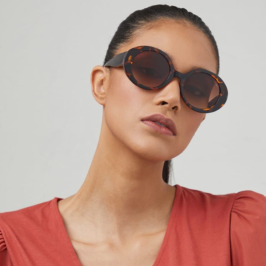Round Sunglasses in TR90 BlackOut JACKIE O